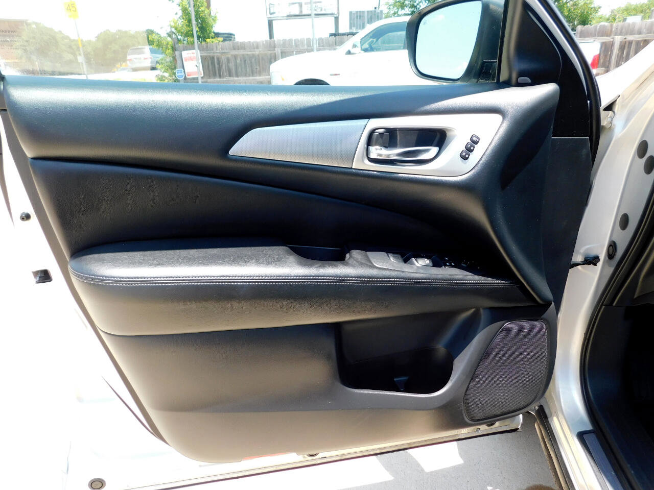 Used 2018 Nissan Pathfinder SL image 18