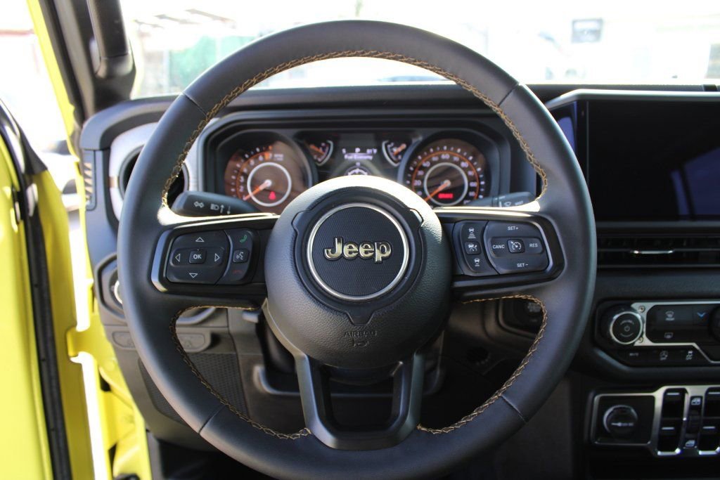Used 2024 Jeep Gladiator Sport image 13