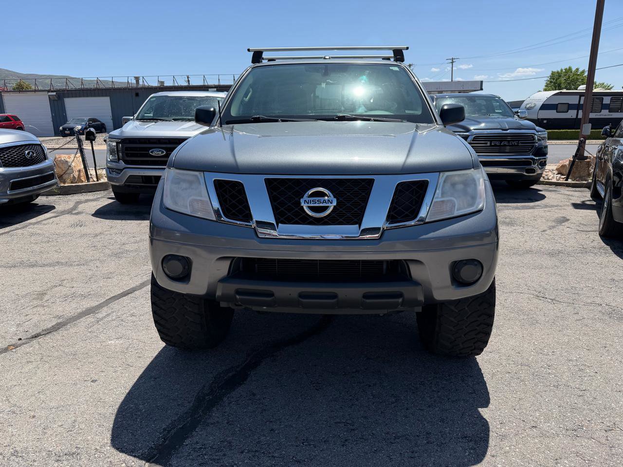 Used 2017 Nissan Frontier SV AWD/4WD image 2