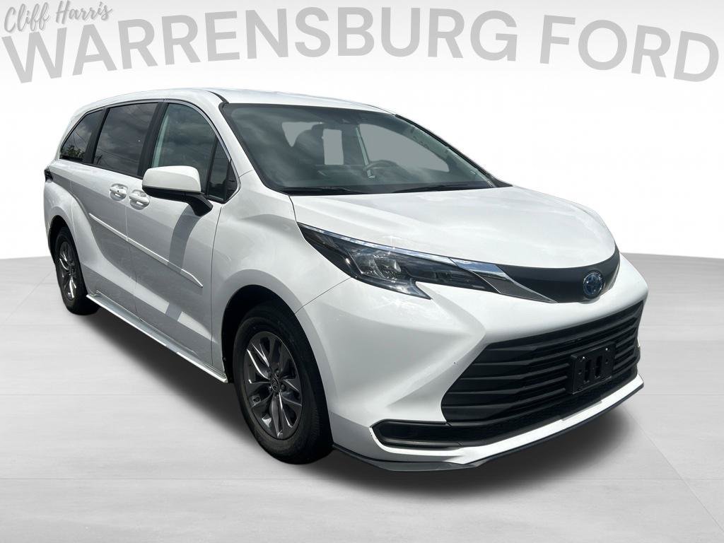 Used 2025 Toyota Sienna LE