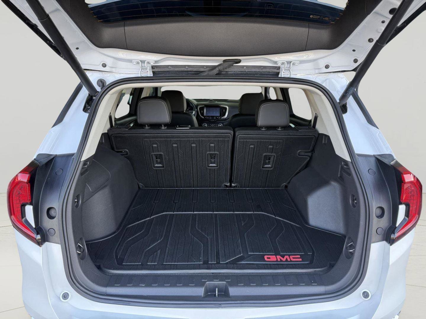 Used 2023 GMC Terrain Denali w/ Denali Premium Package image 29