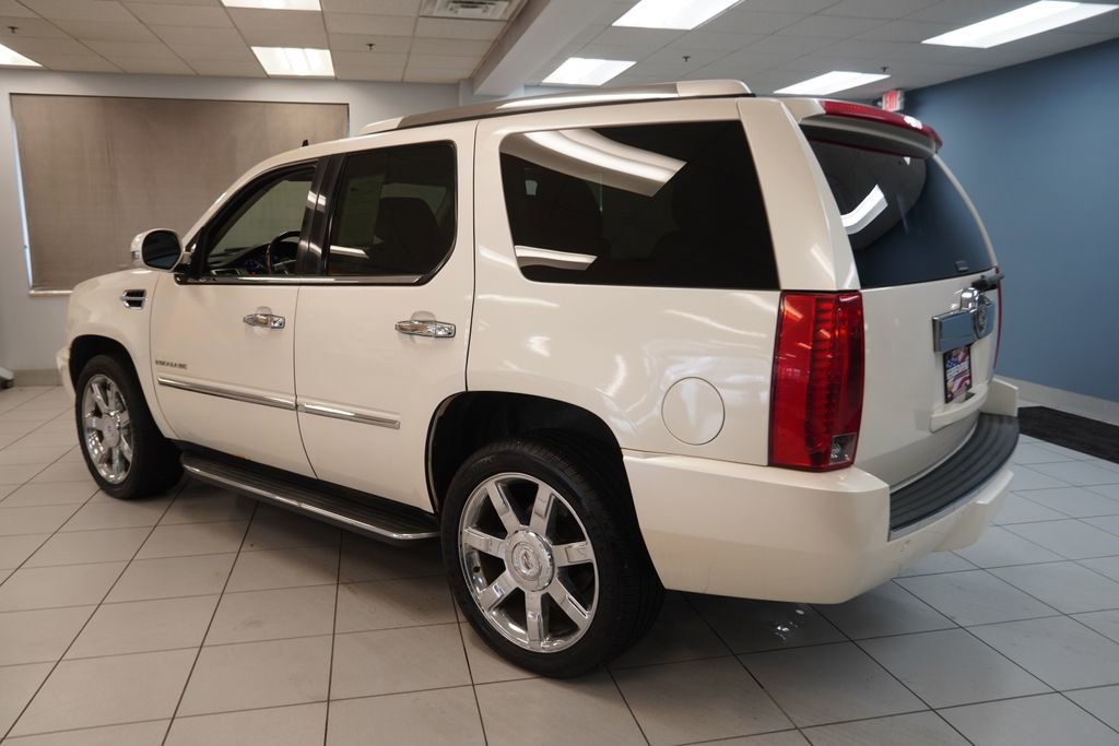 Used 2011 Cadillac Escalade Luxury image 11