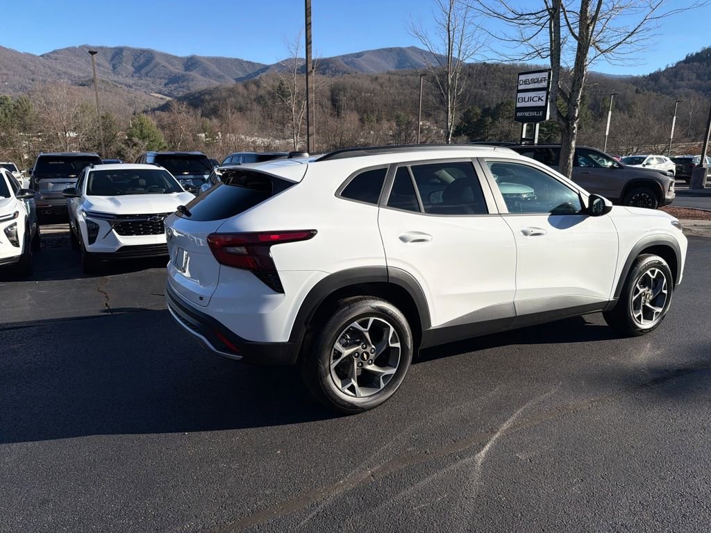 New 2025 Chevrolet Trax LT w/ LT Convenience Package image 3