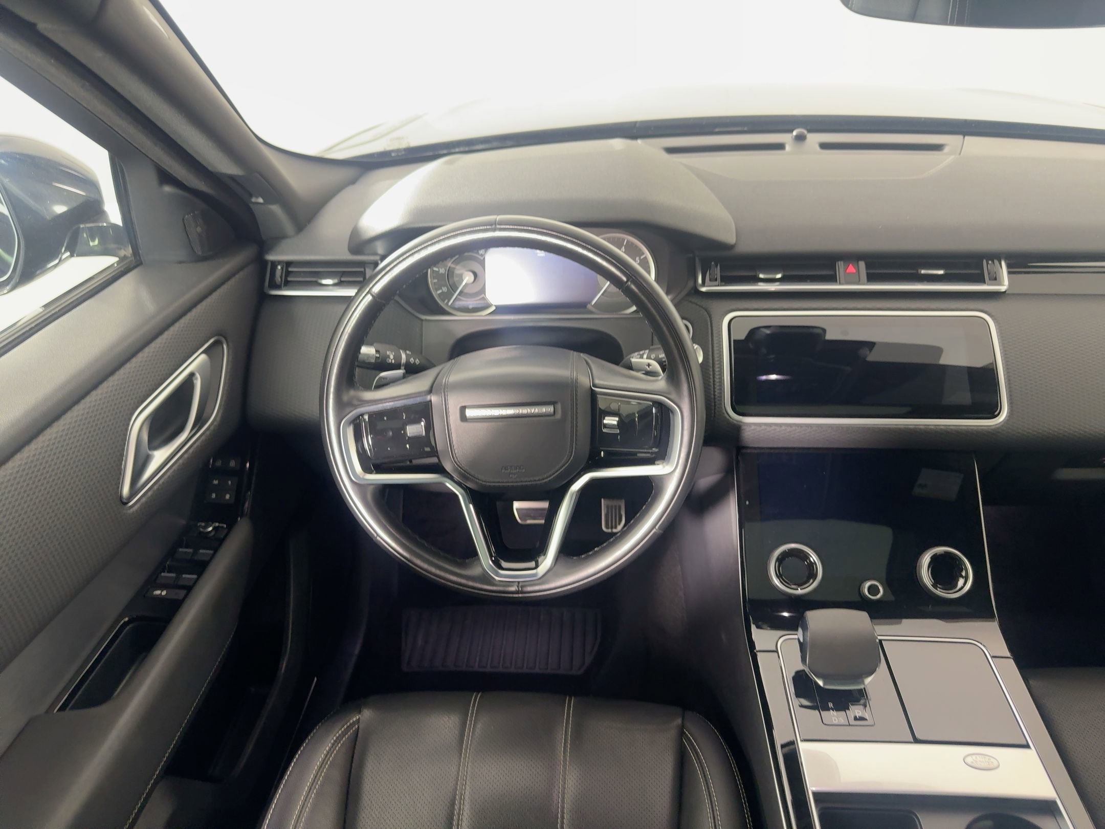 Used 2022 Land Rover Range Rover Velar R-Dynamic S image 26