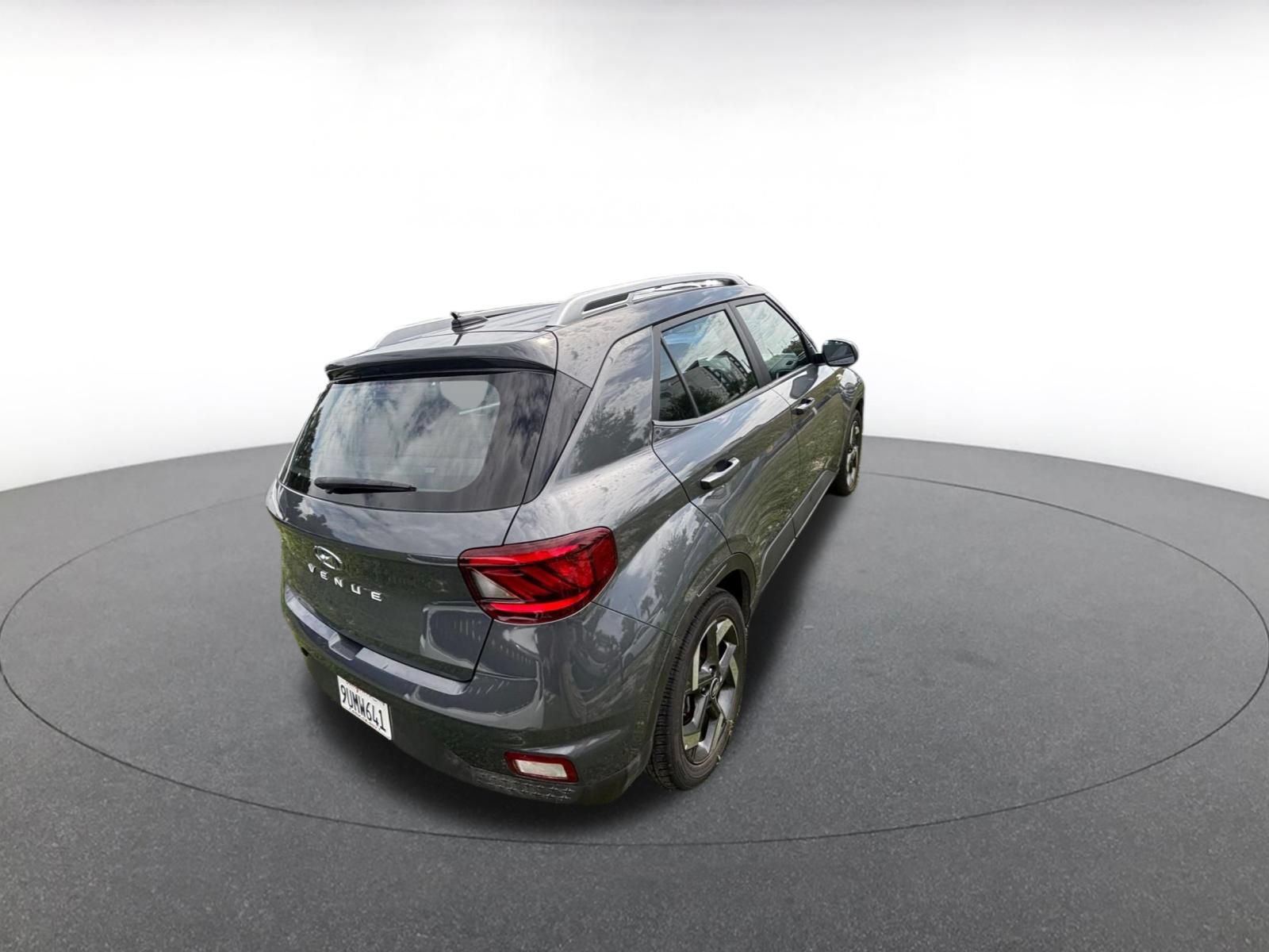 Used 2025 Hyundai Venue SEL FWD image 9