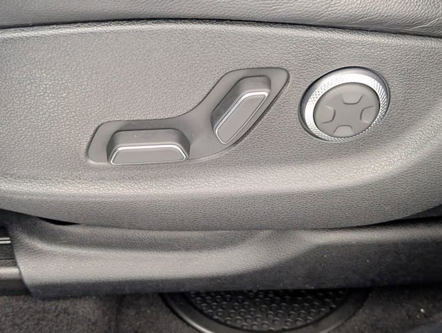 Used 2022 Genesis GV70 2.5T w/ Advanced Package image 15