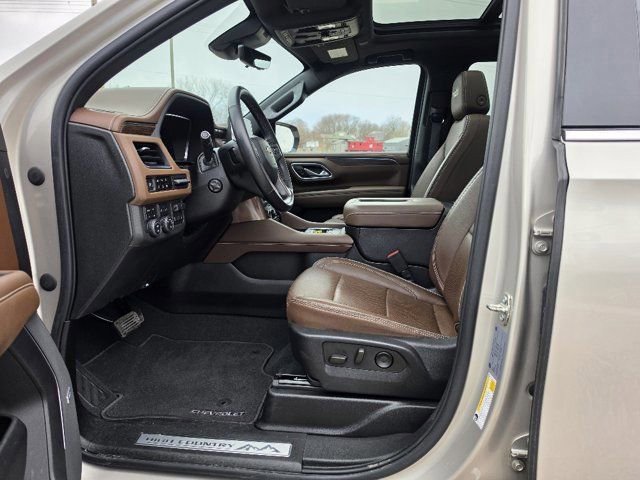 Used 2023 Chevrolet Suburban High Country AWD/4WD image 21