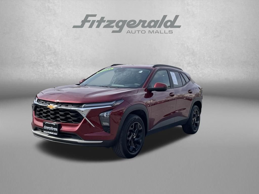 Used 2025 Chevrolet Trax LT image 2