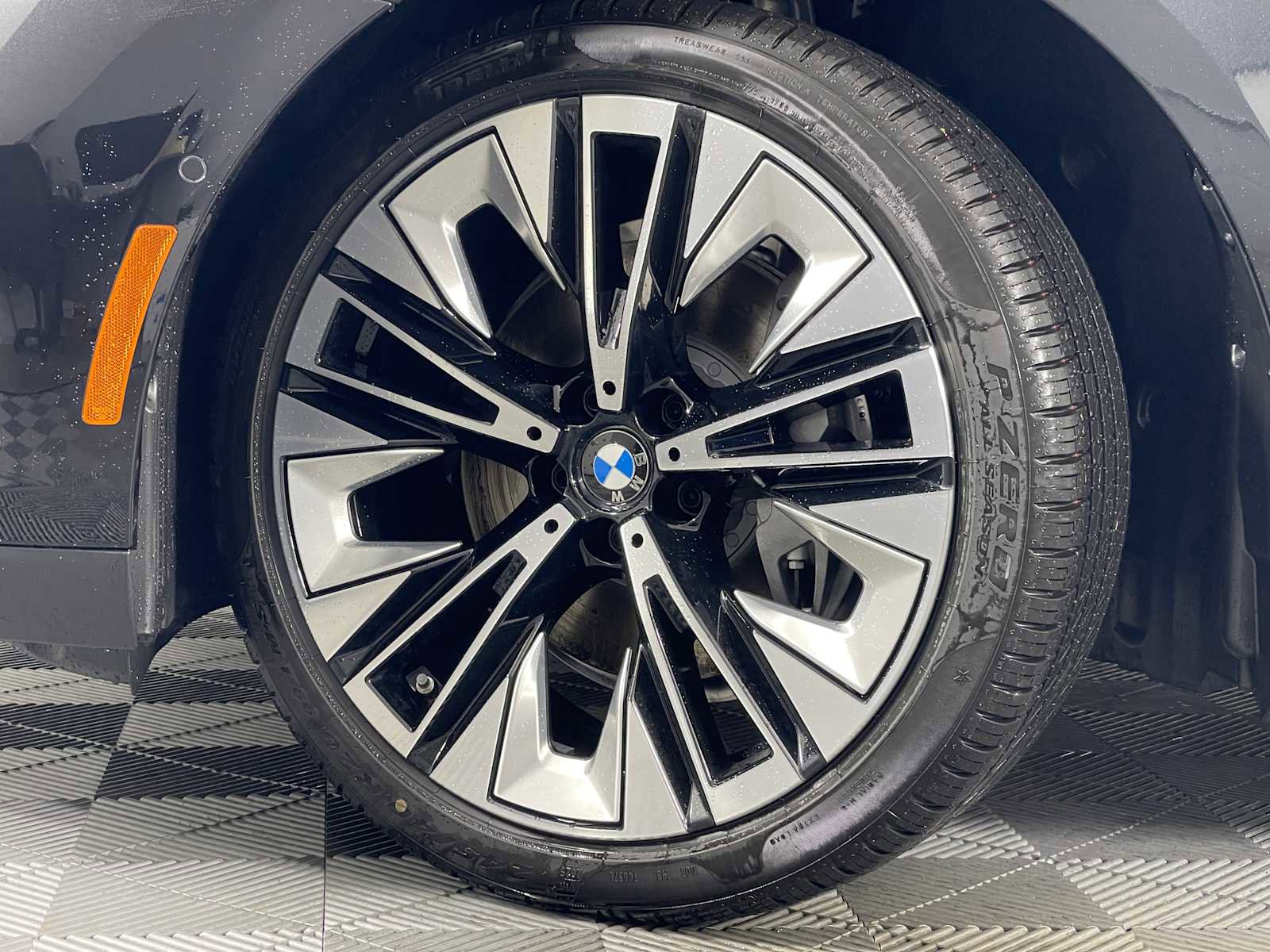 New 2026 BMW i5 eDrive40 image 3