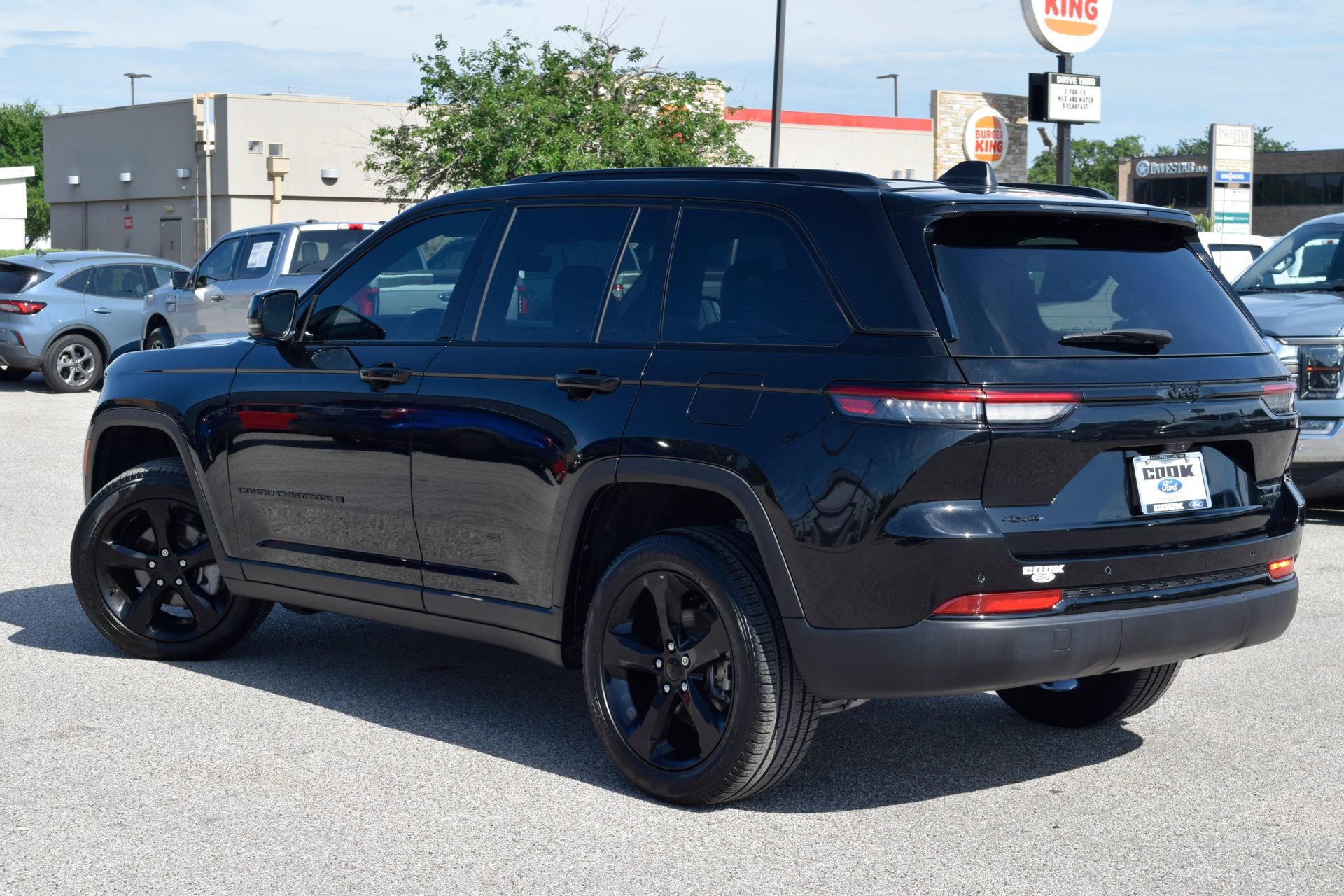 Used 2025 Jeep Grand Cherokee Limited w/ Black Appearance Package AWD/4WD image 4