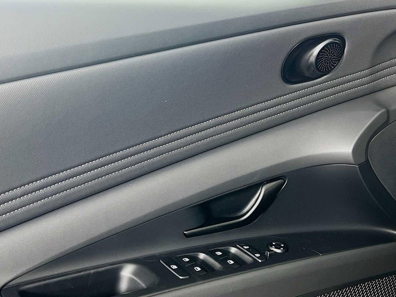 New 2025 Hyundai Elantra SEL image 17