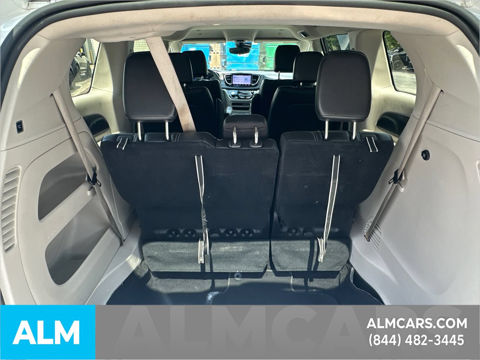Used 2023 Chrysler Pacifica Touring-L FWD image 21