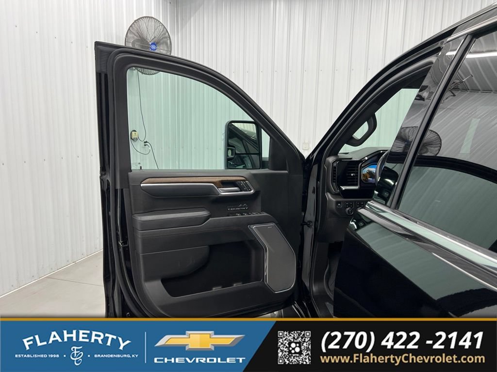 Used 2026 Chevrolet Silverado 1500 High Country w/ High Country Premium Package AWD/4WD image 8