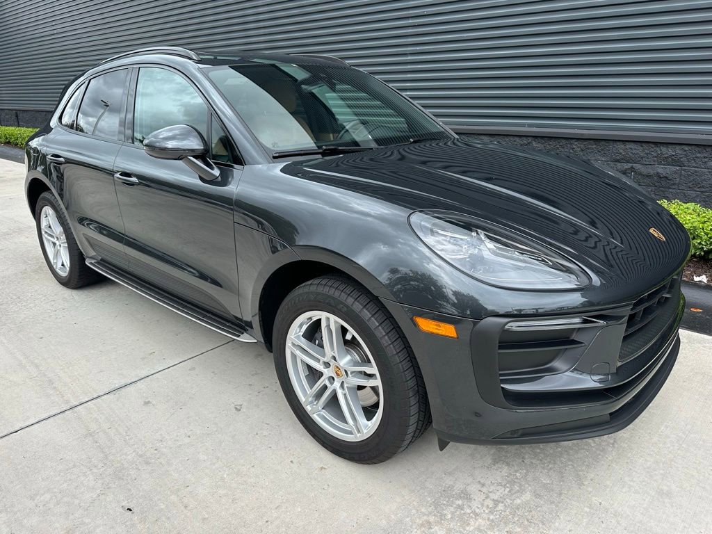 Certified 2025 Porsche Macan image 11
