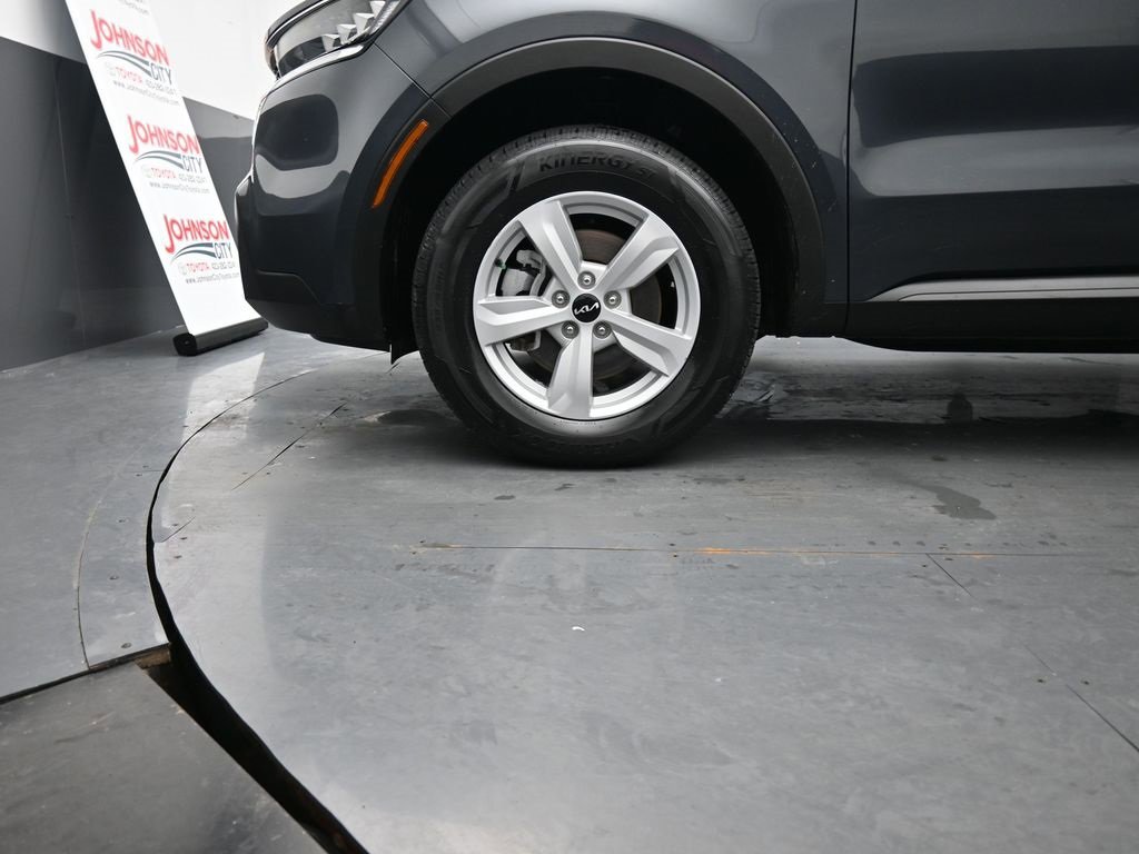 Used 2023 Kia Sorento LX image 15