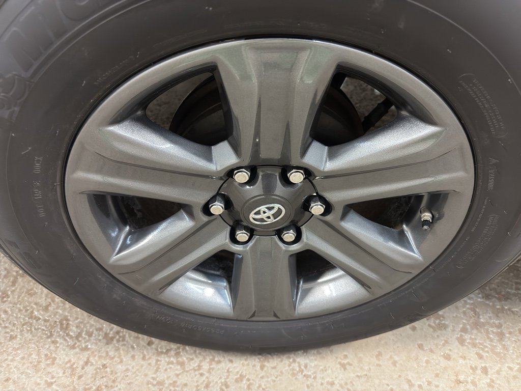 Used 2016 Toyota Tacoma Limited w/ Towing Package image 33