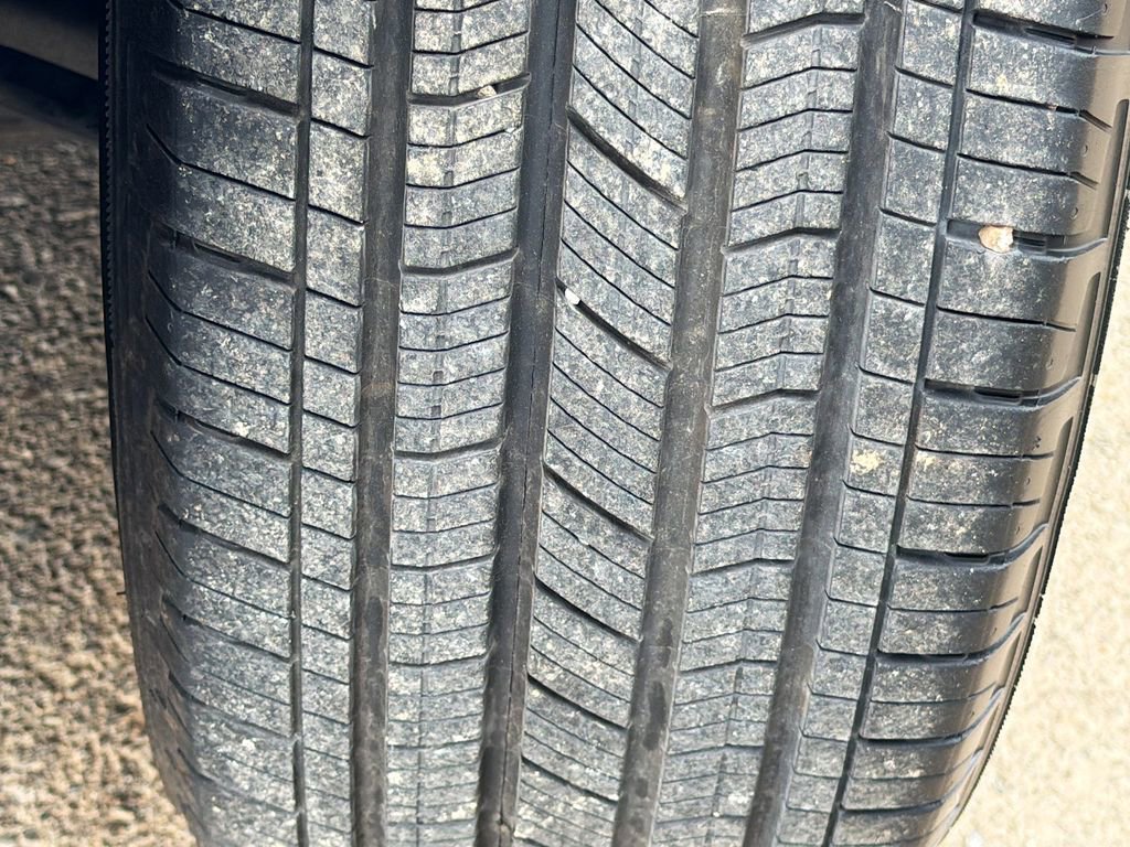 Used 2023 Jeep Grand Cherokee Limited w/ Luxury Tech Group II RWD image 43