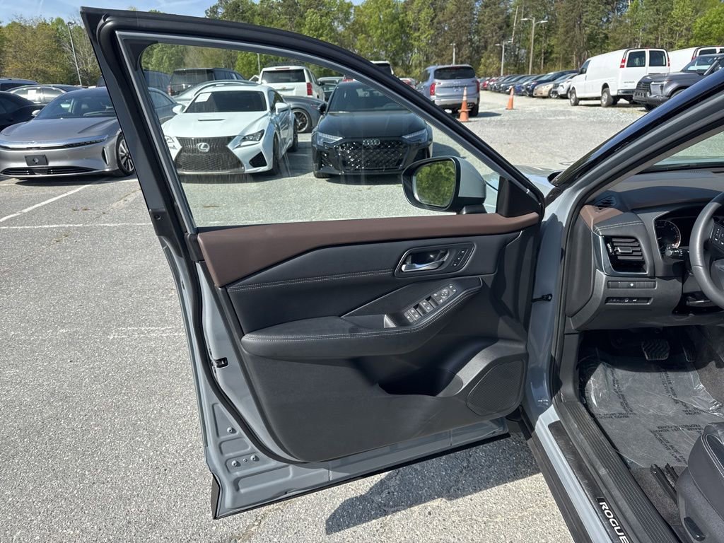 Used 2023 Nissan Rogue SL w/ SL Premium Package AWD/4WD image 25