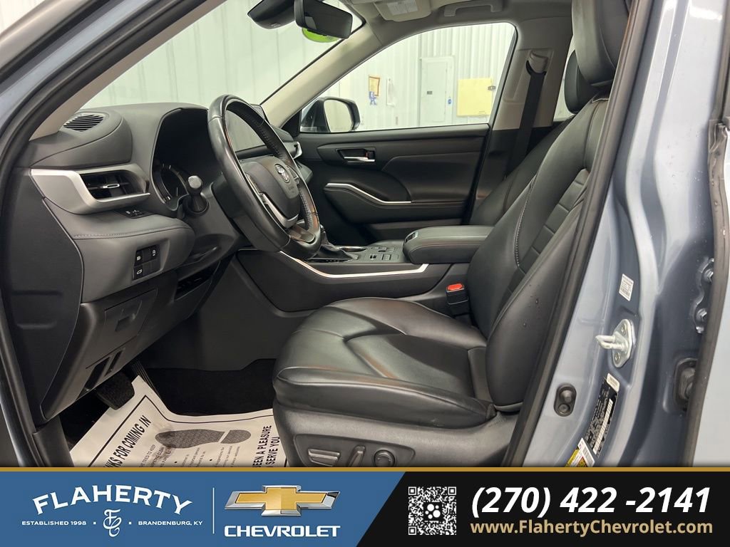 Used 2024 Toyota Highlander XLE image 9