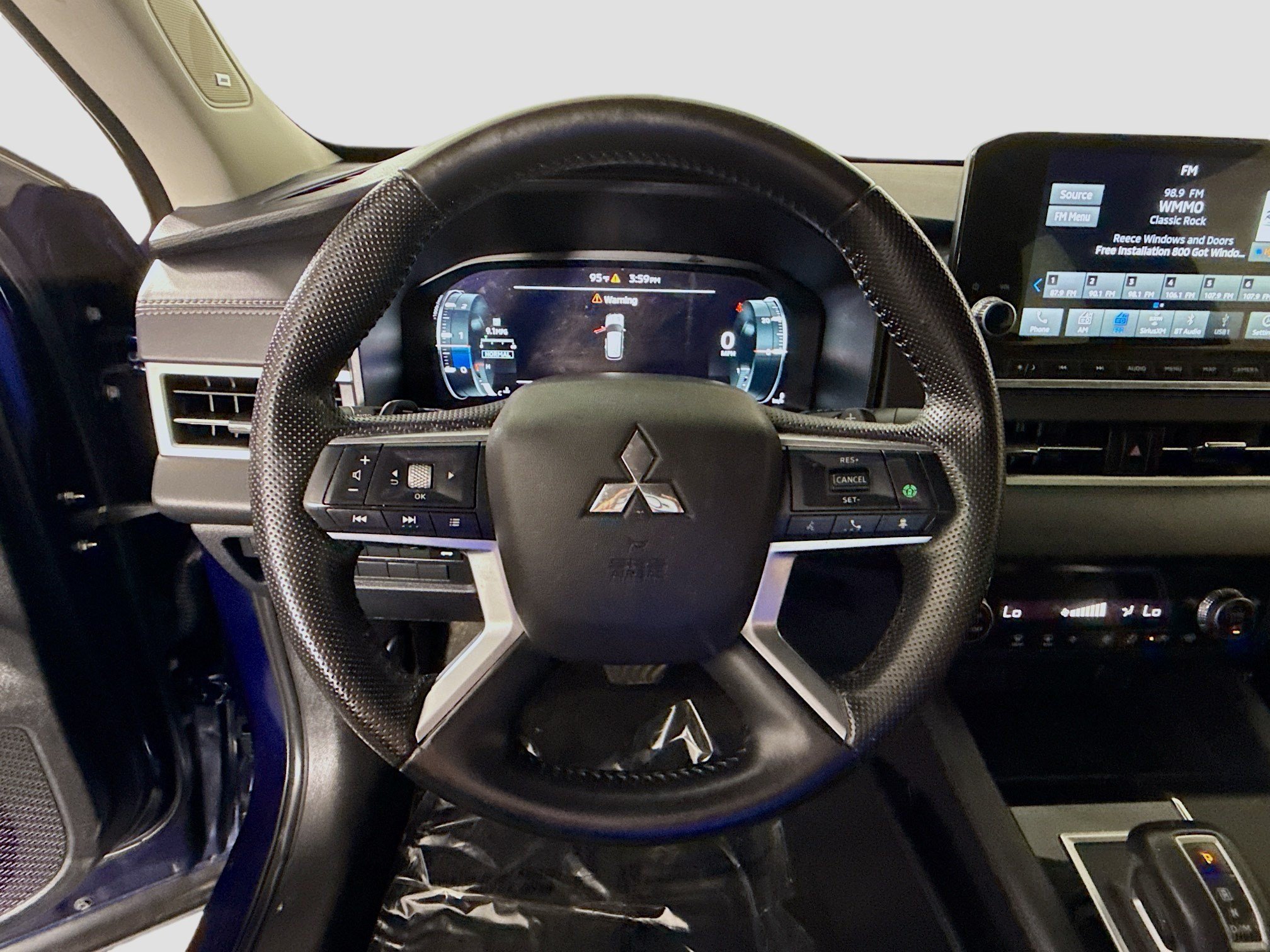 Used 2023 Mitsubishi Outlander SE AWD/4WD image 13