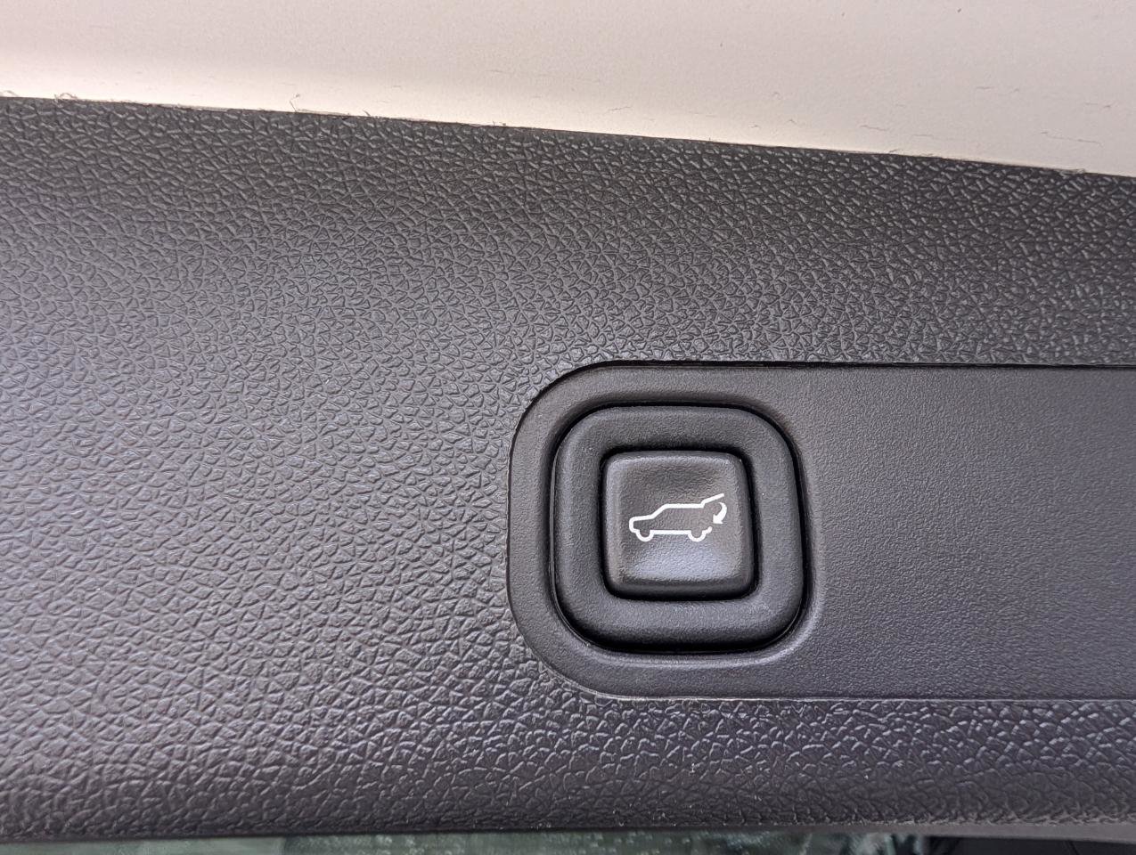 Used 2012 Chevrolet Tahoe LTZ image 27