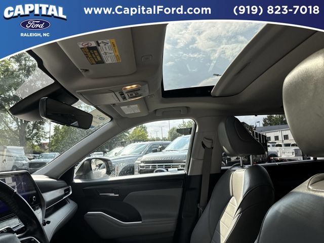 Used 2023 Toyota Highlander XLE AWD/4WD image 22