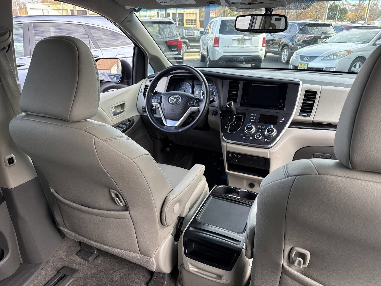 Used 2015 Toyota Sienna image 51