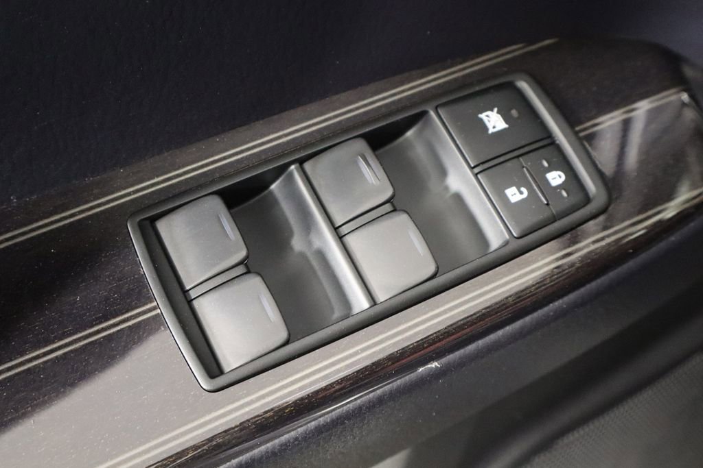 Used 2021 Lexus GX 460 Luxury w/ Accessory Package AWD/4WD image 22
