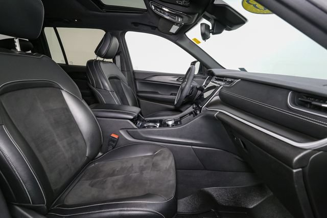 Used 2023 Jeep Grand Cherokee Altitude AWD/4WD image 17