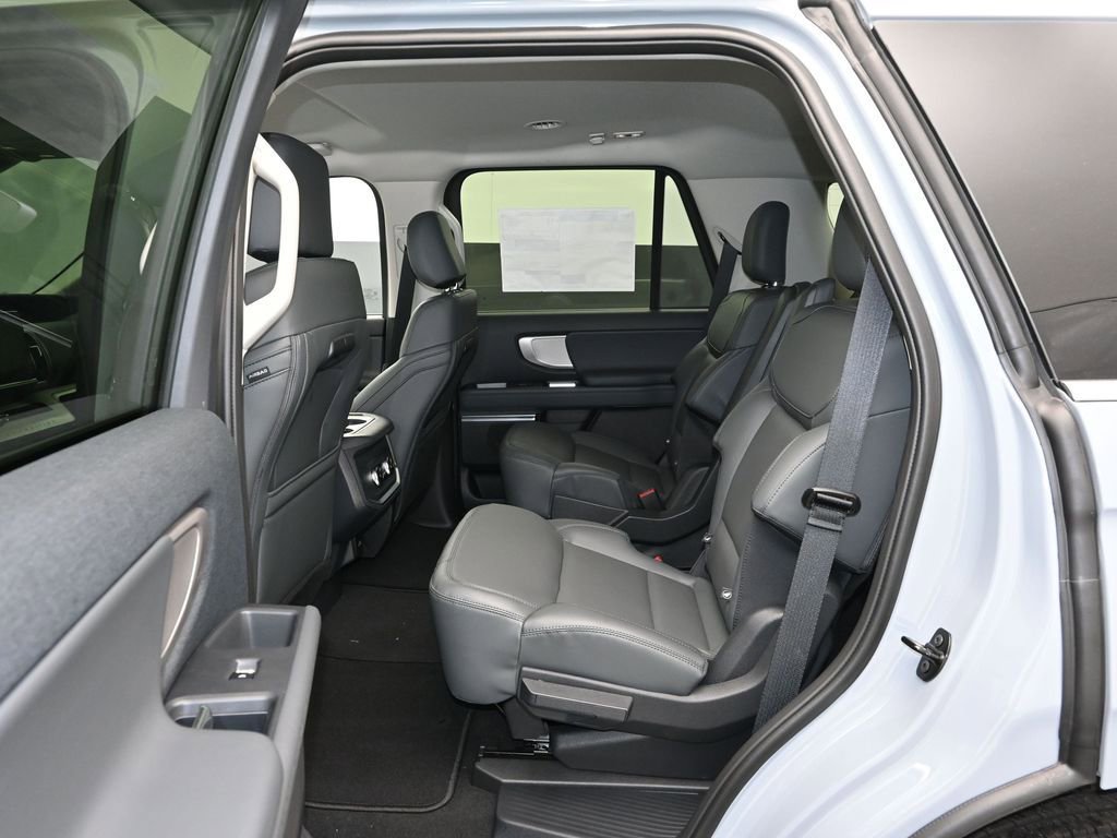 New 2026 Ford Expedition Active image 14