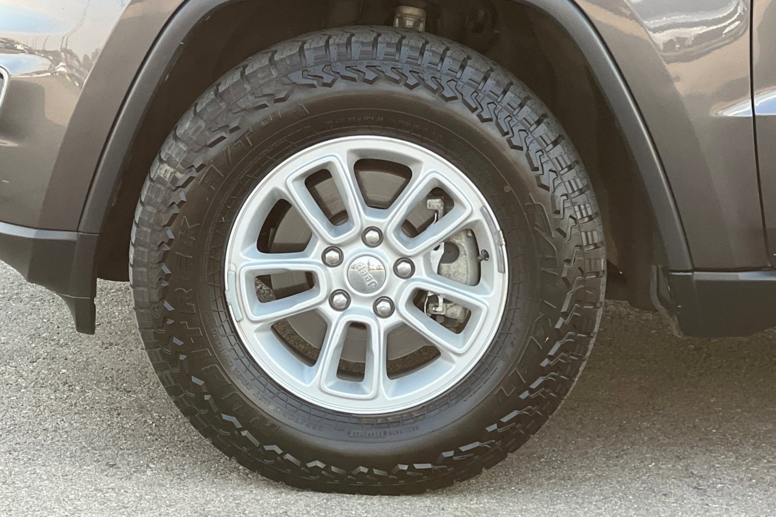 Used 2019 Jeep Grand Cherokee Laredo image 26