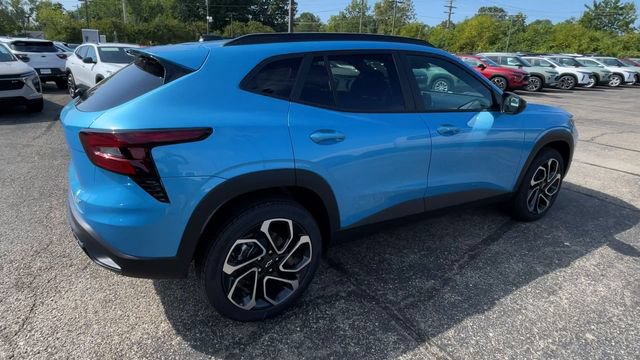 New 2026 Chevrolet Trax RS w/ Sunroof Package FWD image 2