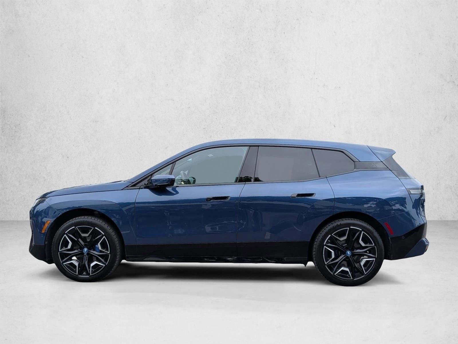 Certified 2022 BMW iX xDrive50 w/ Sport Package AWD/4WD image 9