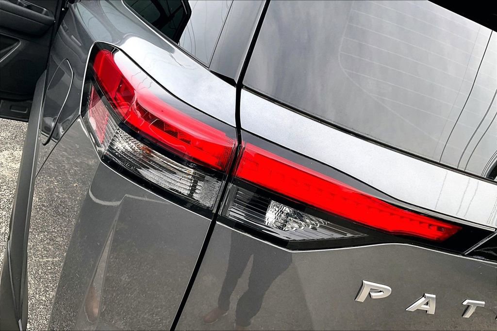 Used 2024 Nissan Pathfinder S image 41