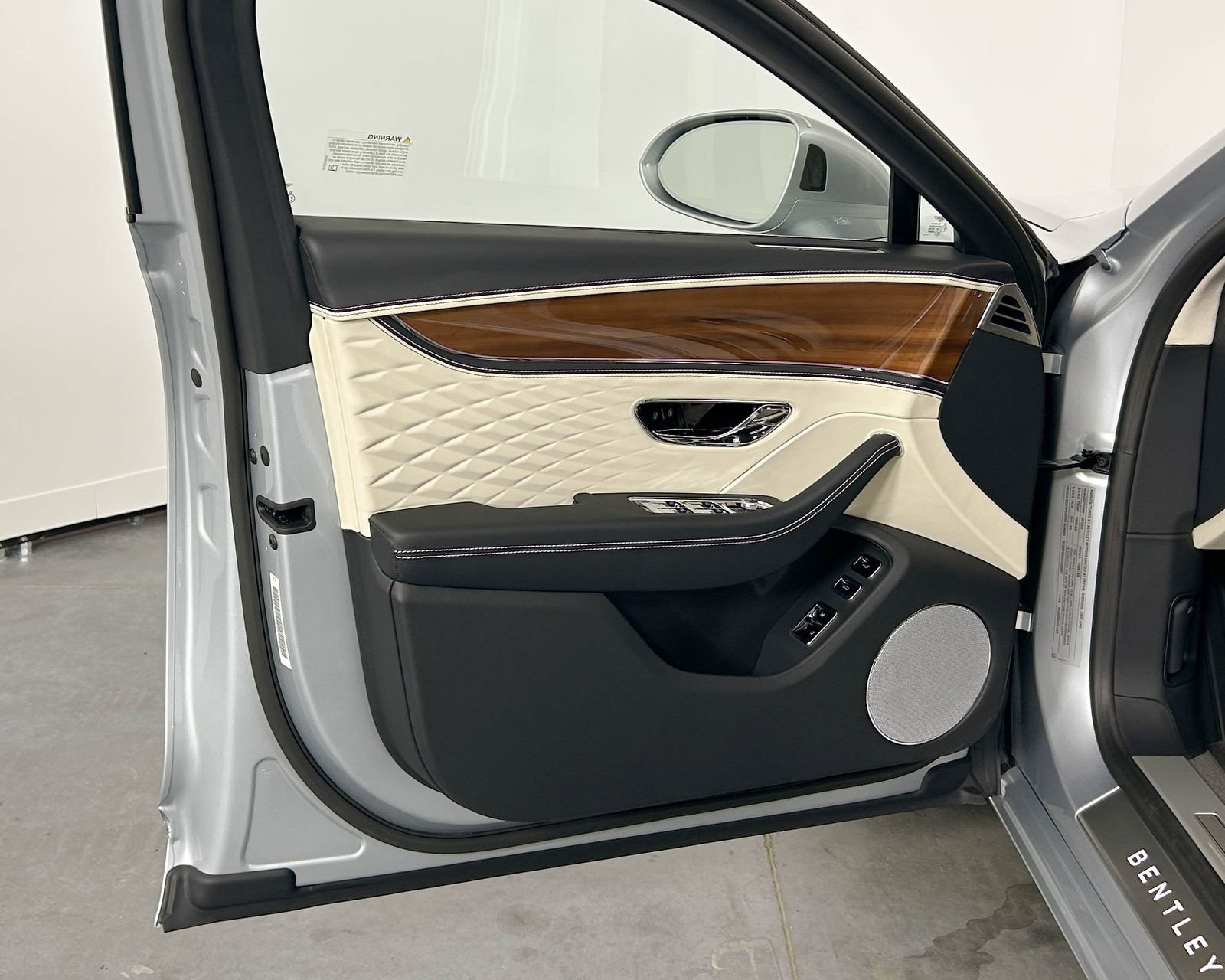 New 2026 Bentley Flying Spur Plug-In Hybrid image 12