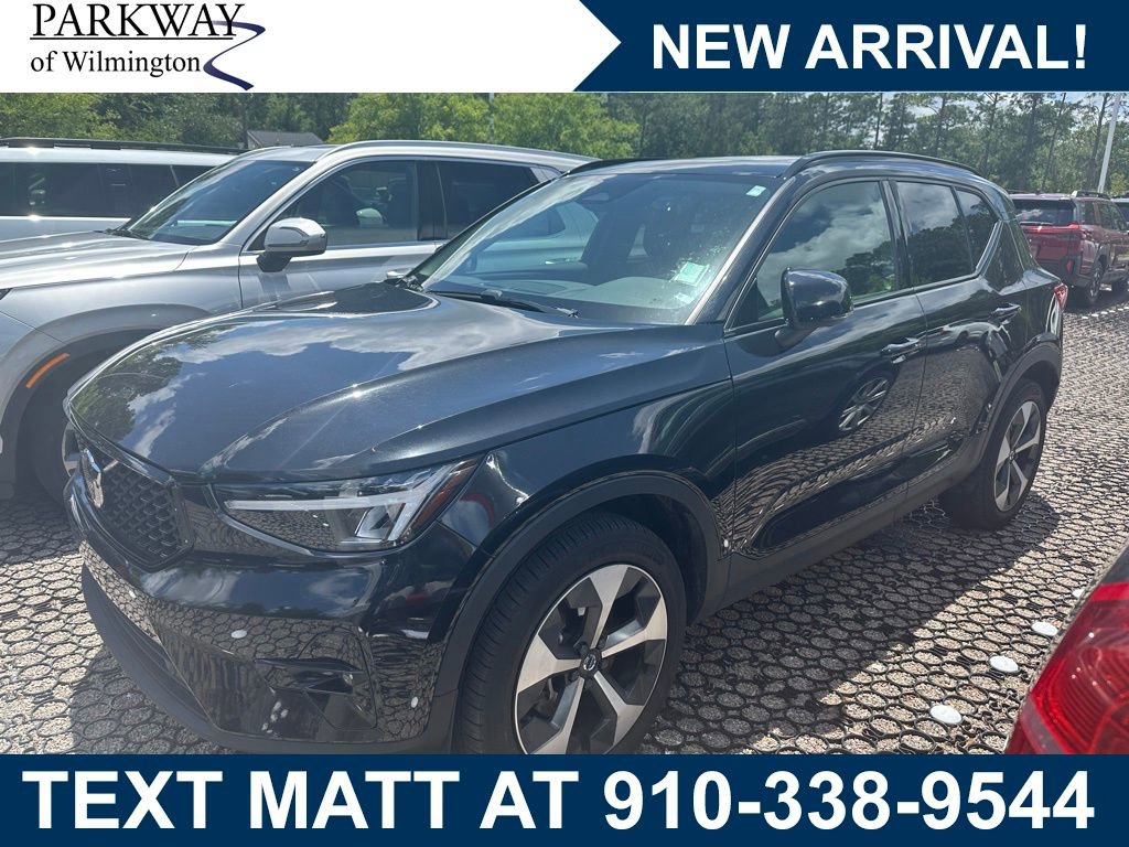 Used 2024 Volvo XC40 B5 Plus w/ Climate Package AWD/4WD image 1