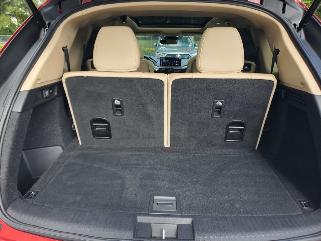 Certified 2025 Acura MDX w/ Technology Package FWD image 8