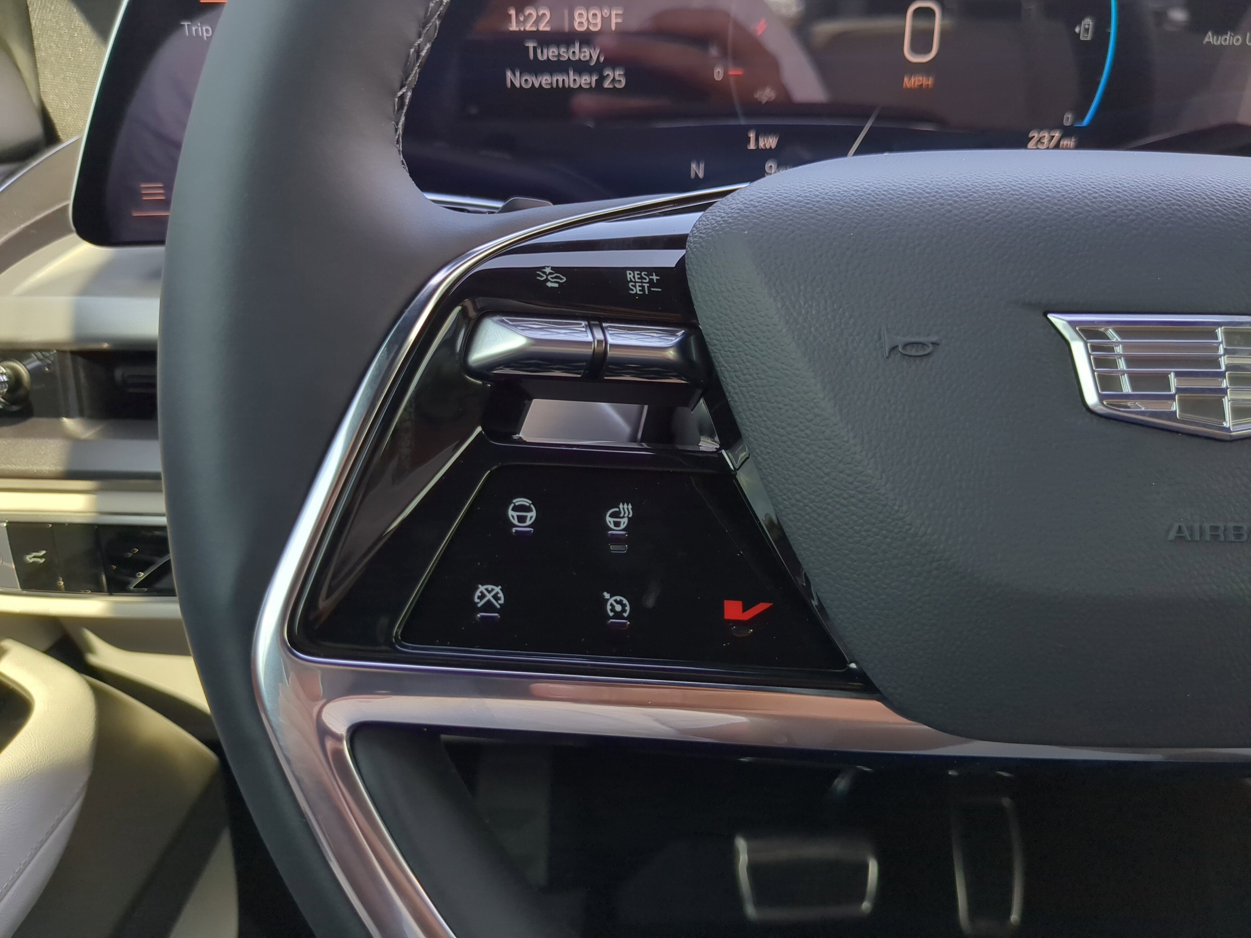 New 2026 Cadillac Vistiq Sport w/ LPO, Floor Liner Package image 32