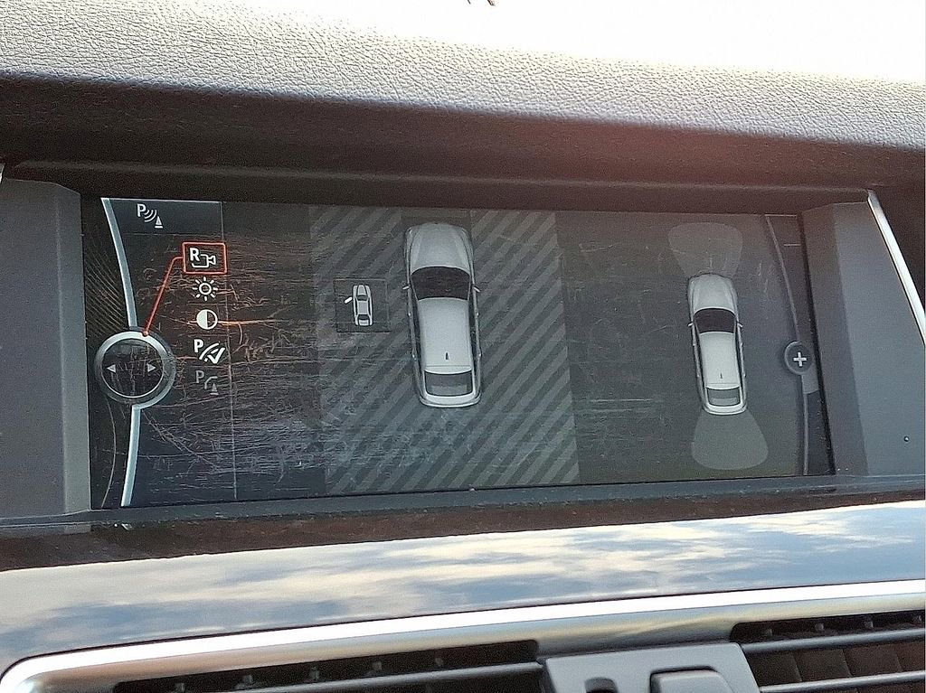 Used 2012 BMW 550i Gran Turismo xDrive image 16
