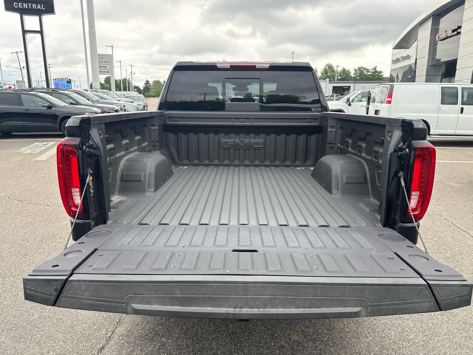 New 2026 GMC Sierra 1500 SLT w/ SLT Premium Plus Package AWD/4WD image 10