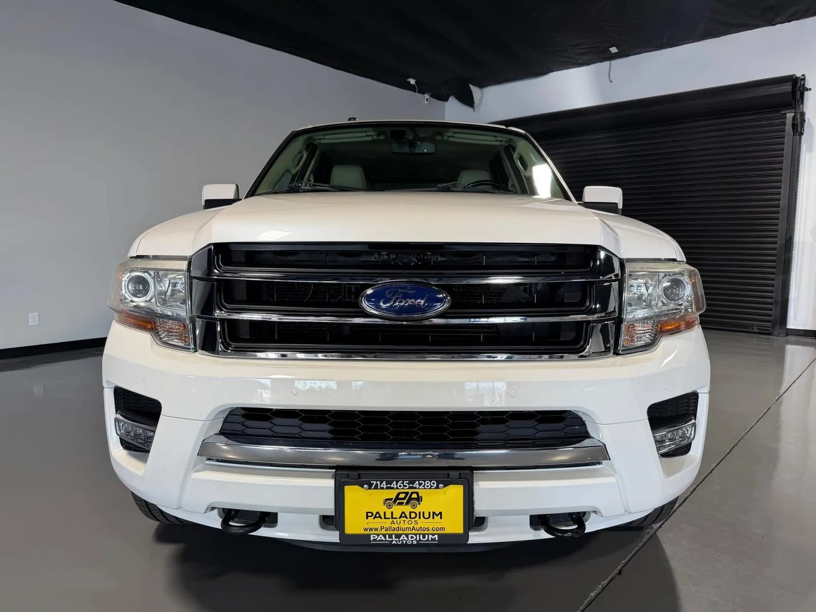 Used 2017 Ford Expedition Limited w/ Equipment Group 301A AWD/4WD image 2