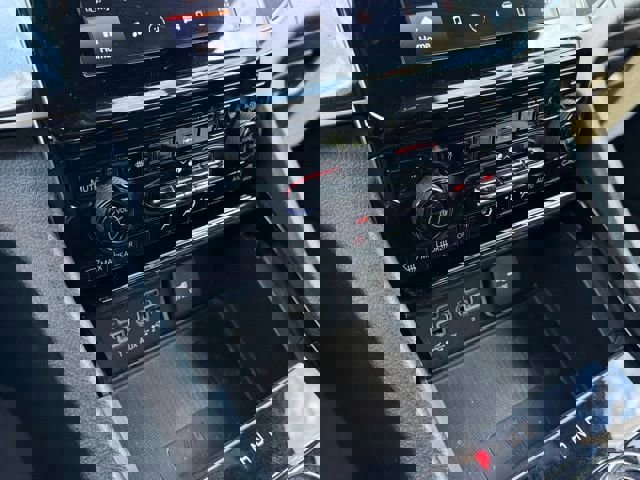 Used 2023 Jeep Grand Cherokee L Laredo image 21