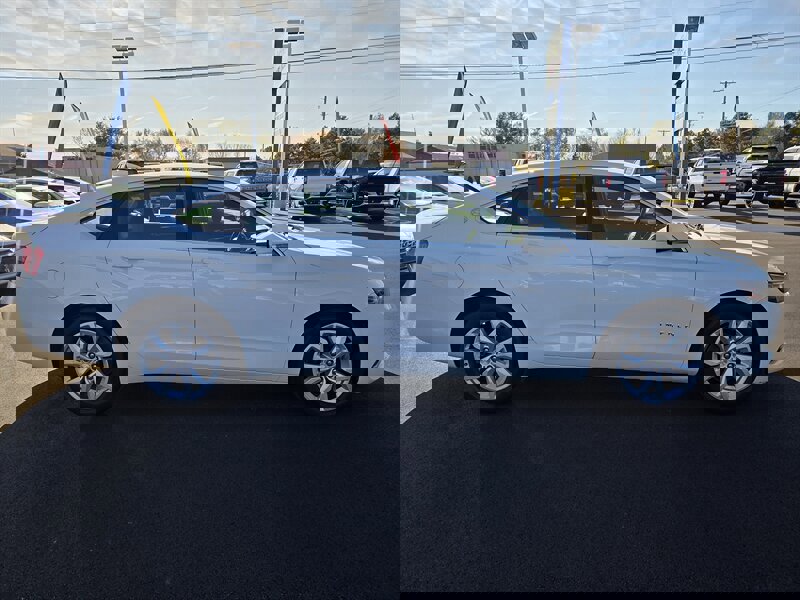 Used 2018 Chevrolet Impala LT image 2