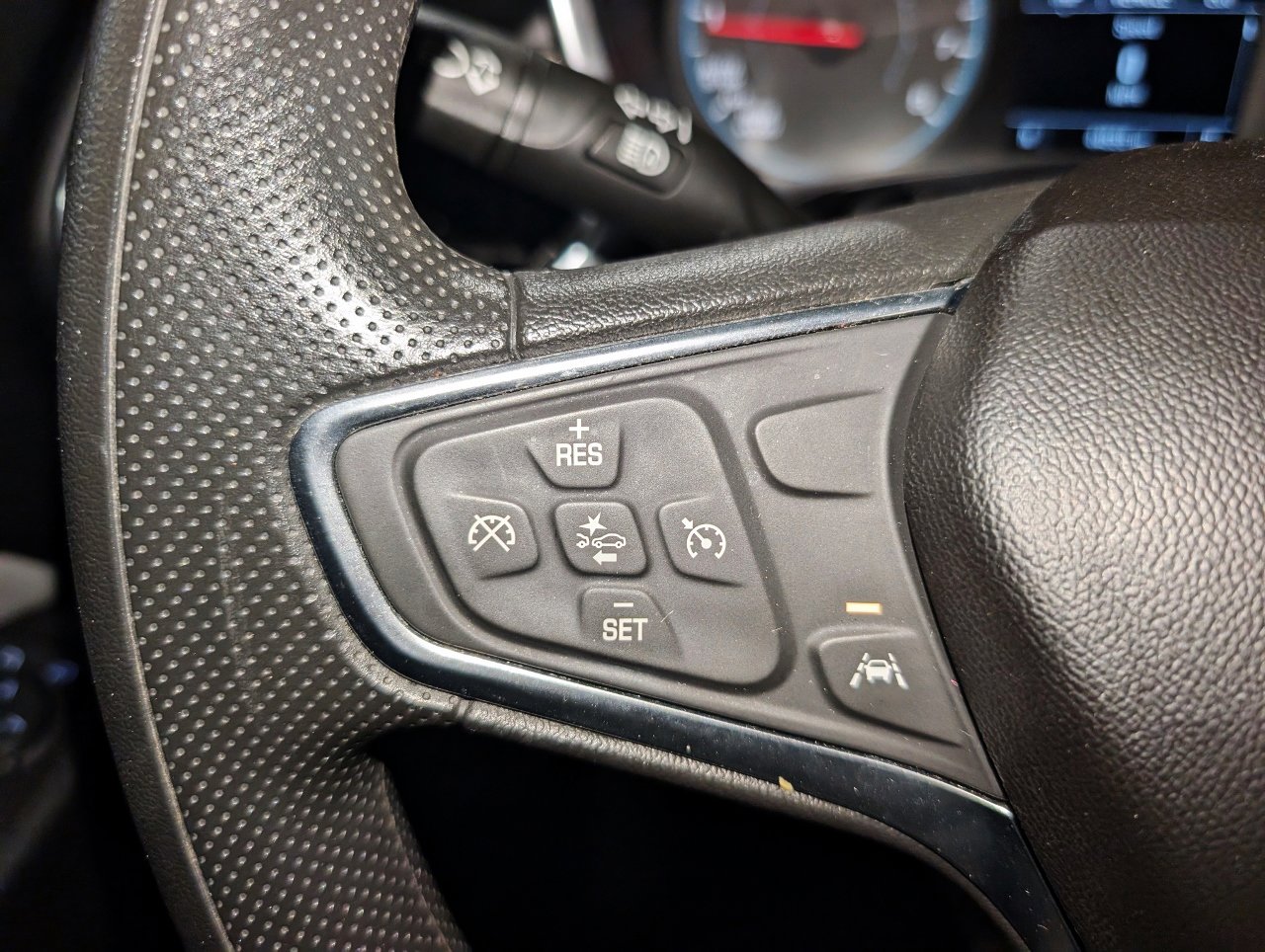 Used 2020 Chevrolet Equinox LS image 44