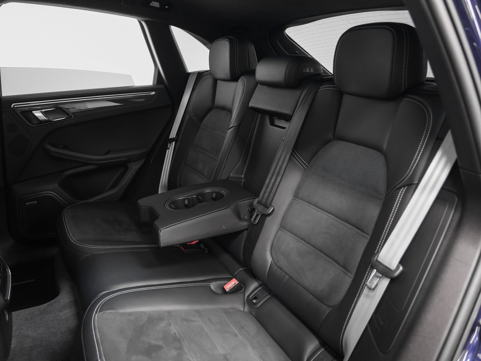 Certified 2024 Porsche Macan GTS w/ GTS Sport Package AWD/4WD image 52
