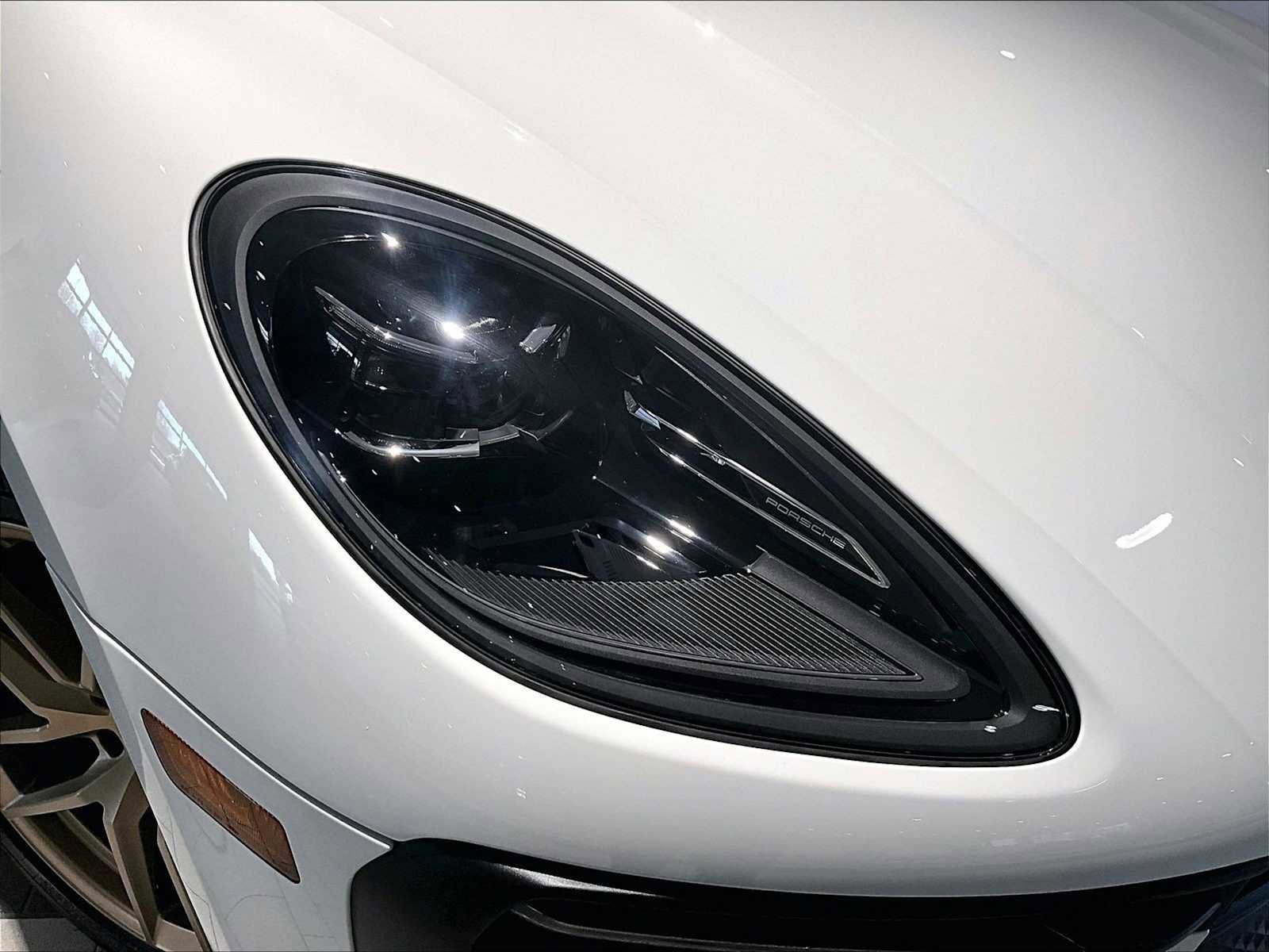 Used 2025 Porsche Macan image 15