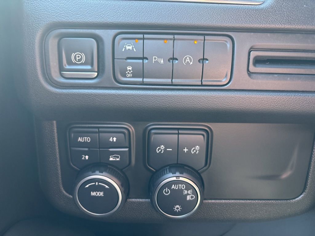 Used 2023 Chevrolet Suburban LS image 13