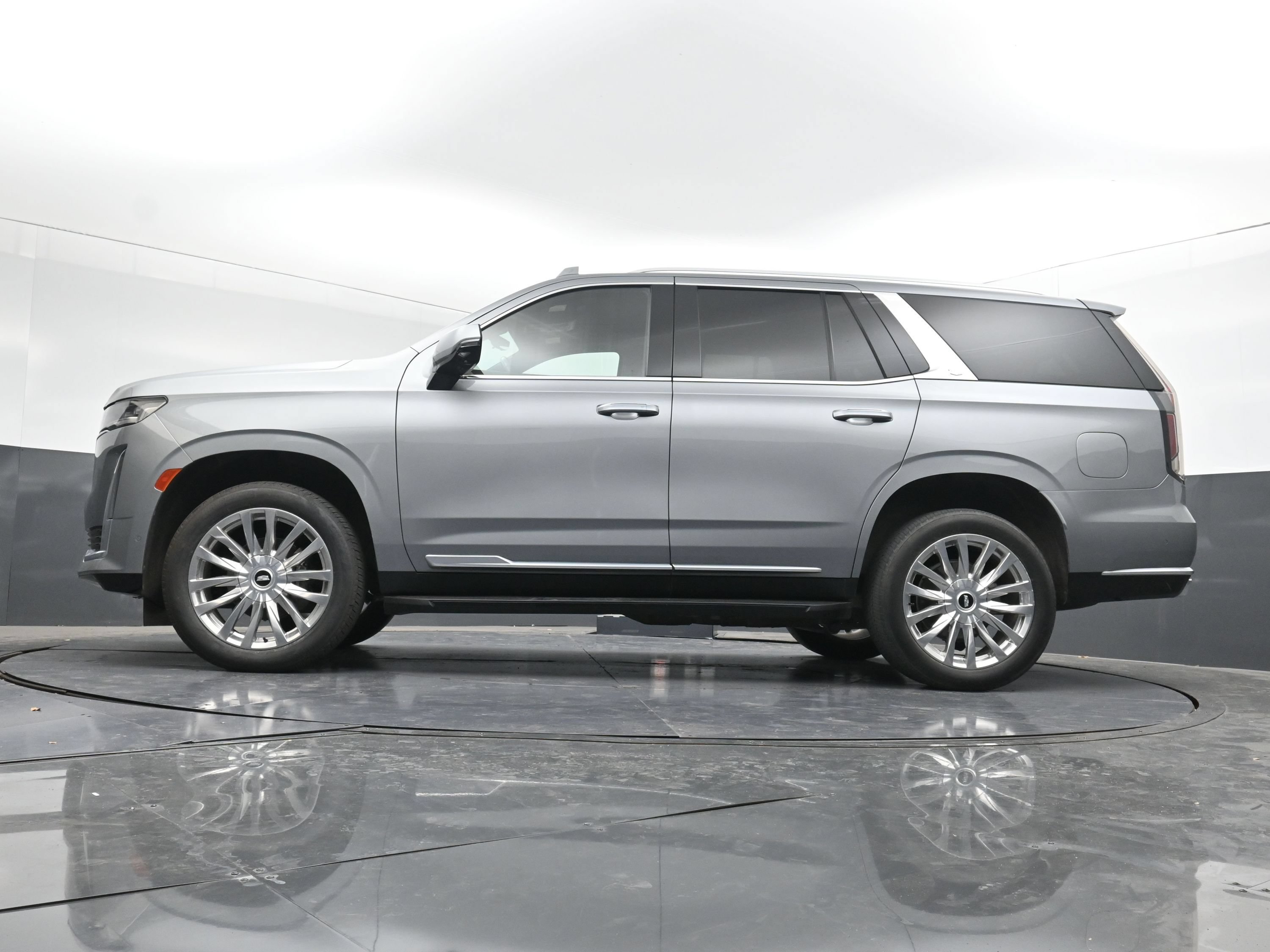 Used 2023 Cadillac Escalade Premium Luxury AWD/4WD image 29