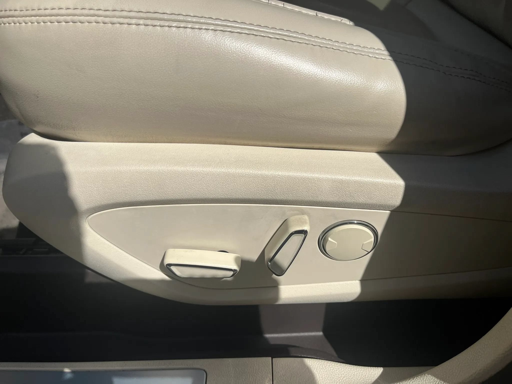 Used 2015 Lincoln MKC FWD w/ Equipment Group 101A Select image 13