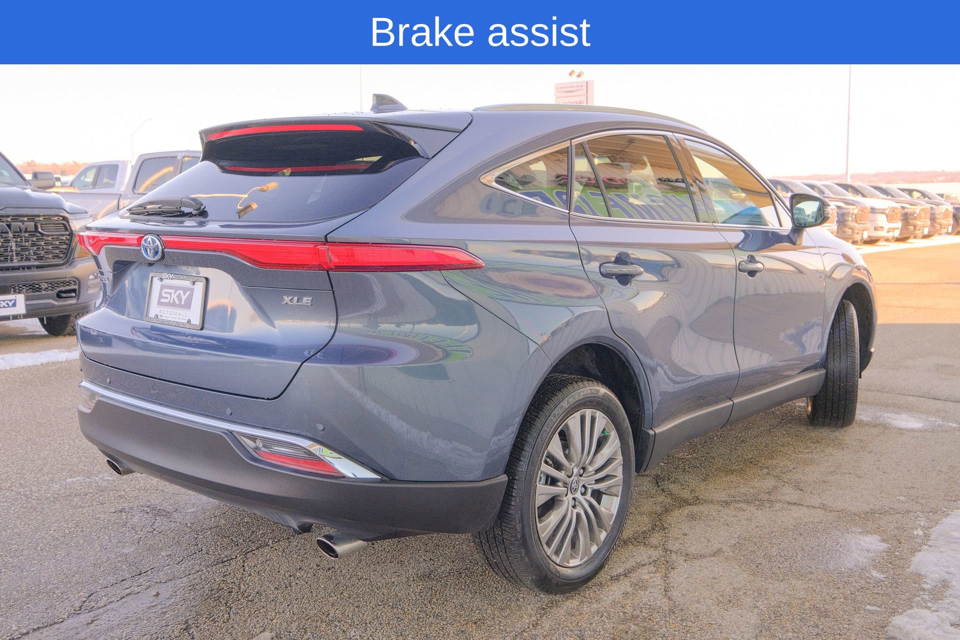 Used 2023 Toyota Venza XLE image 8